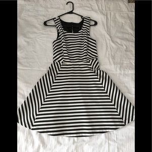 Express Black and White Fit and Dress size XS